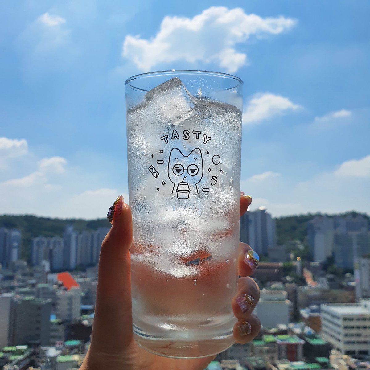 kitty_book_'s tweet photo. 💜 키티북 &amp; 원냥이 아이스컵 재고판매 공지

수량이 많지 않아 >> 선착순 DM << 으로 재고판매 진행합니다. 마지막 판매이며 더이상의 재판은 없습니다. 타래를 꼼꼼히 읽어주세요.

- 일시 : [10월 7일(목) 오후 7시 17분]
- 종류 및 수량 :
키티북 6개
원냥이아이스컵 2개 https://t.co/ixBzRdg1DK