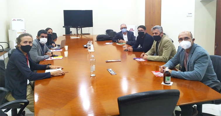 ugt_sp_cat's tweet photo. 🗓️Ahir reunió amb la diputada de la Comissió d'interior i els diputats de Seguretat i Funció Pública d'ERC. Li vam traslladar les nostres propostes amb l'objectiu de posar fi a les discriminacions que pateixen les Policies Locals a Catalunya. https://t.co/Y9K5phFphL 
#Essencials https://t.co/HJDLYdZ0ge
