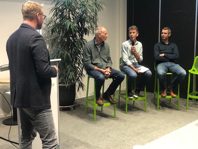 Gisteren werd in <a href="/WorldHortiCentr/">World Horti Center</a> het seminar "De gezonde tomaat" gehouden. Verkend werd of nieuwe tomatenrassen ontwikkeld moeten worden met meer inhoudsstoffen. <a href="/AxiaSeeds/">Axia Vegetable Seeds</a> nam deel aan bedrijvenpannel. Tevens kickoff van onderzoek hierover studenten van hogeschool @Inholland