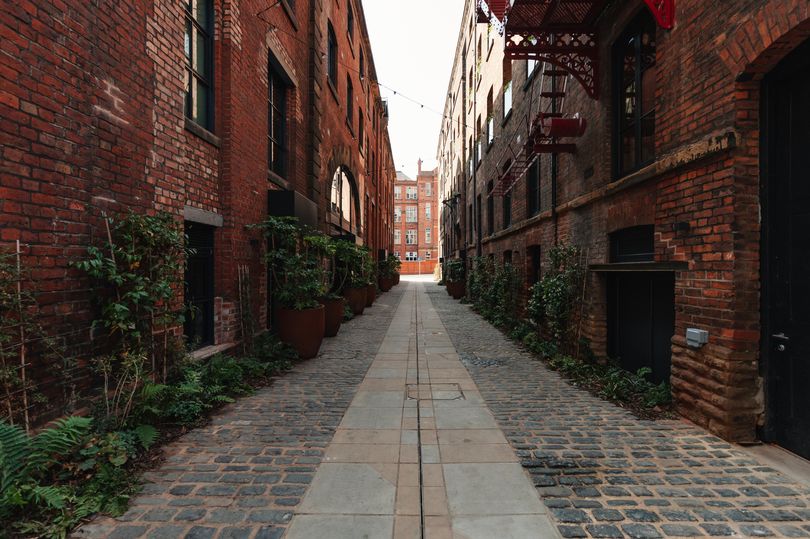 CaseyCompanies's tweet photo. We are delighted to have been involved in the transformation of Little David Street, one of the last remaining cobbled streets in #Manchester The 'secret street' has been transformed as part of Manchester's newest neighbourhood - Kampus.

https://t.co/dLypCQrhGO

#improvinglives https://t.co/xq6HwKB3uX
