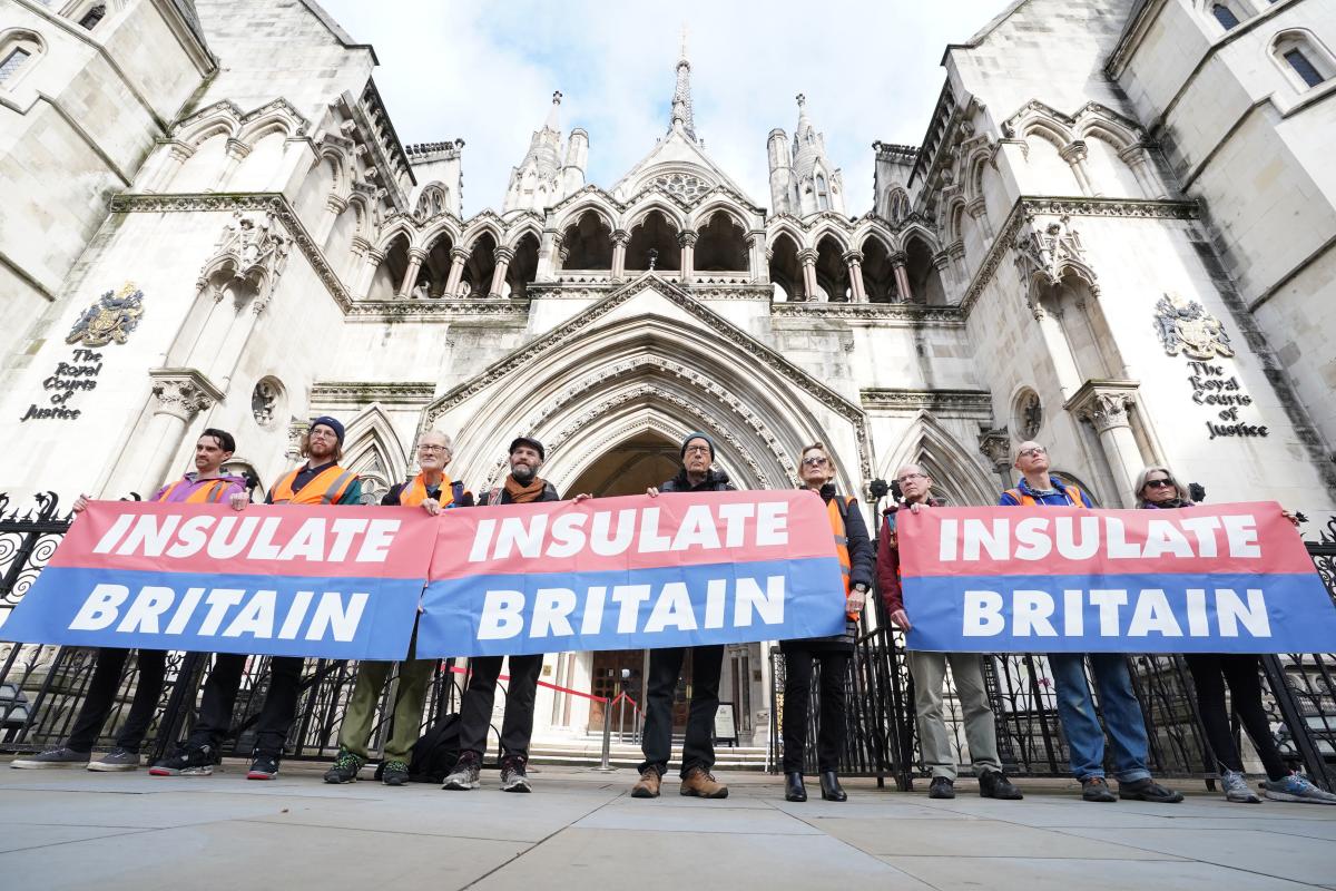 Members of Insulate Britain outside the Royal Courts of Justice in London, before a hearing over the injunction banning the environmental activists from blocking the M25
Credit: Ian West/PA Wire https://t.co/8rFHsLbkqw