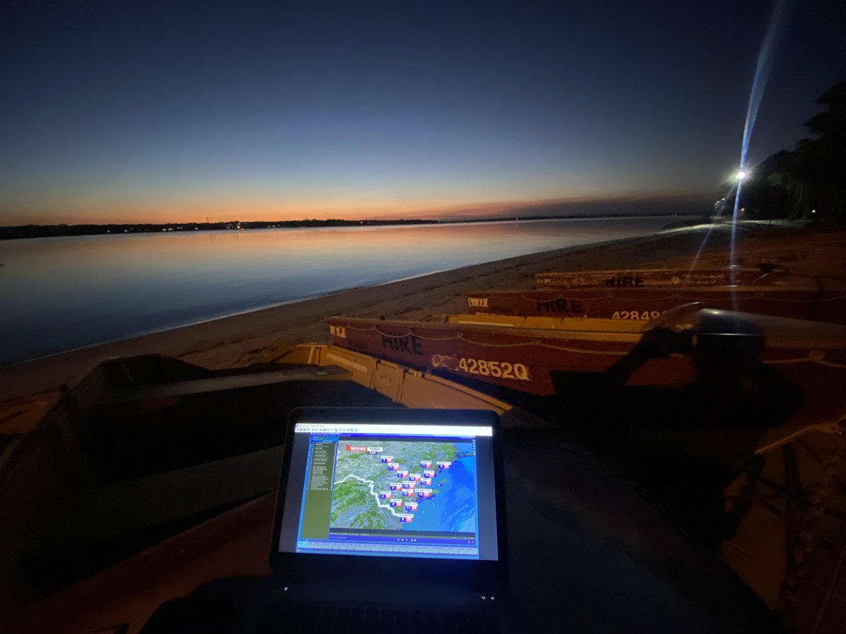 TonyAuden's tweet photo. When the viewβs so good you forget to look at the camera! π₯
#sunset #BribieIsland #7NEWS #7Weather https://t.co/6U0cIgcA4Y
