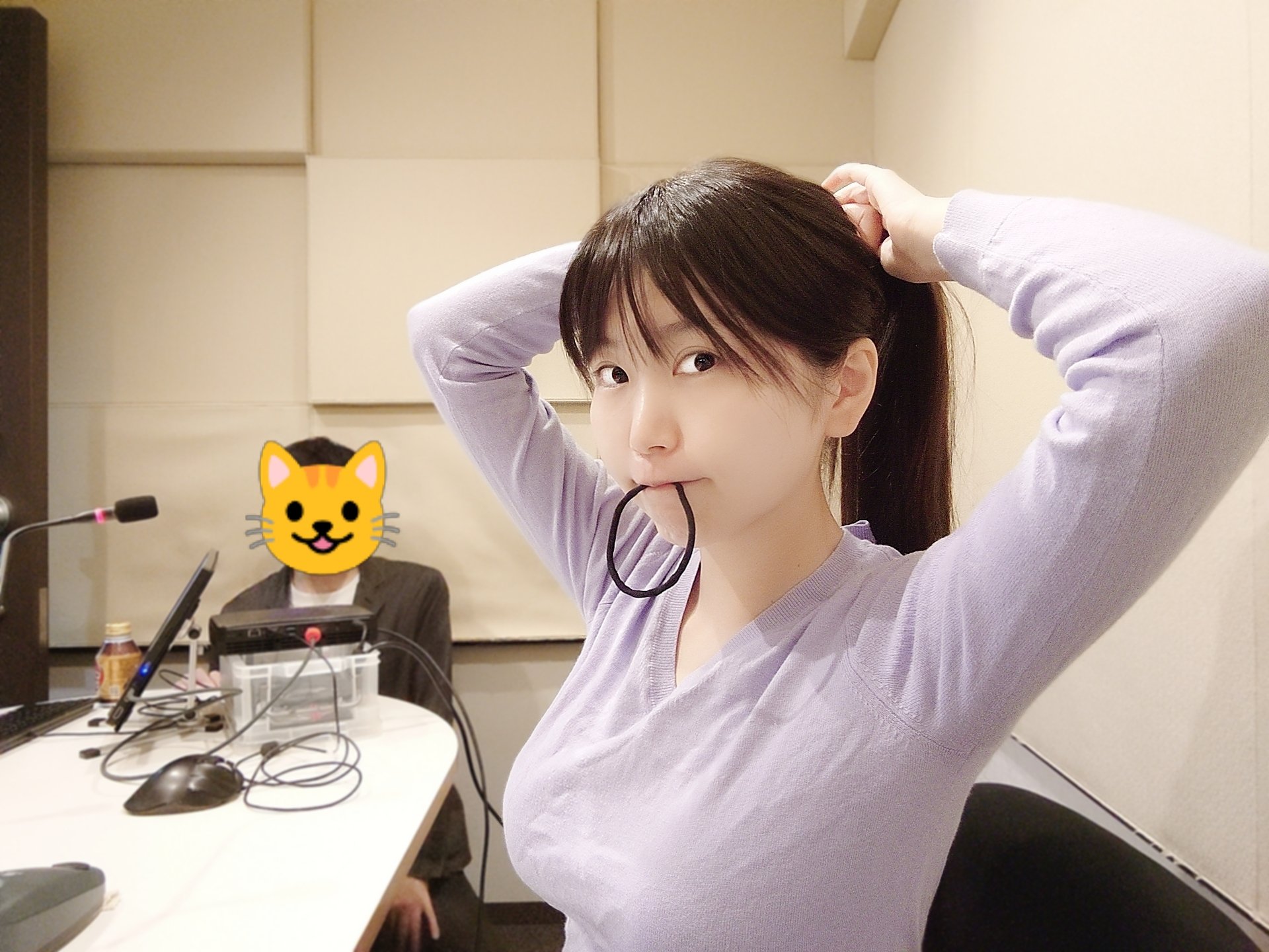 小岩井ことり on X: 【スタッフ】 後ろのねこさんはスタジオのエンジニアさんです。 t.coaWnZPfHlVO  X