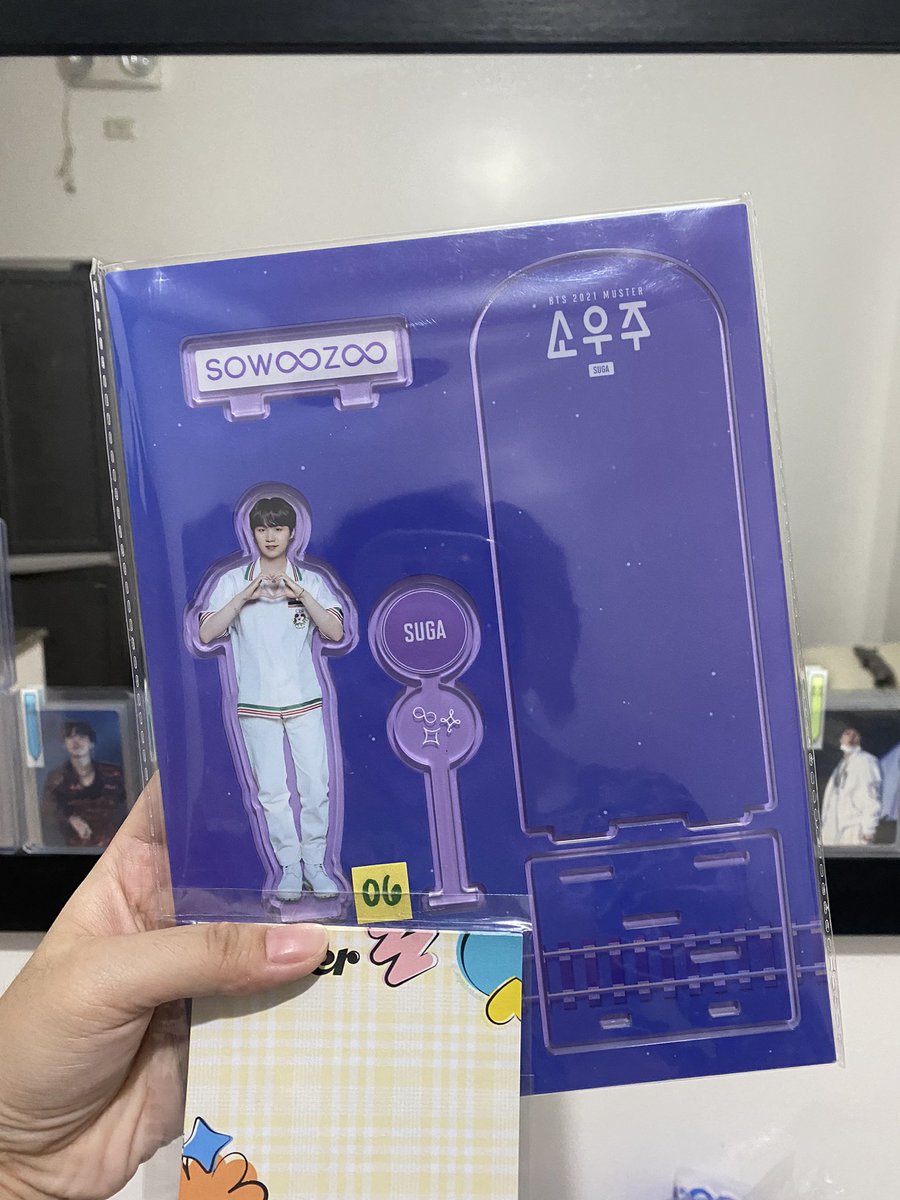 micuh13's tweet photo. YASSSSS YOONGI STANDEE CAME HOME TODAY!!! thank you so much @_snyndrnksells 💜✨ https://t.co/FXxOOyKZoj