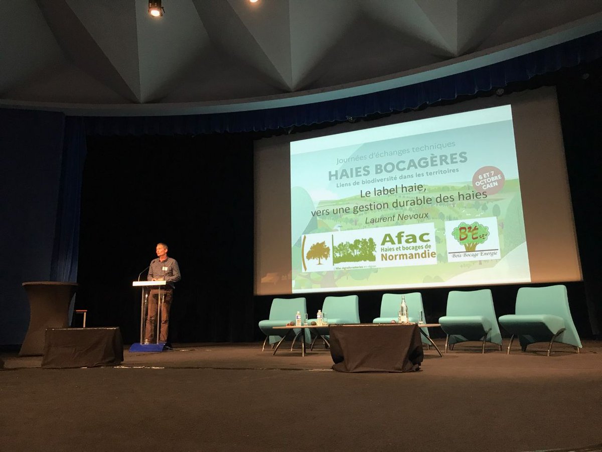 ReseauHaiesFr's tweet photo. Comment protéger et restaurer les #haies bocagères ?
Nous répondons aujourd'hui à cette question pour la journée d'échange technique #BiodivHaies à travers la présentation de deux outils pour garantir la gestion durable des haies : le #labelhaie et le #pgdh https://t.co/mgXllQ6ke7