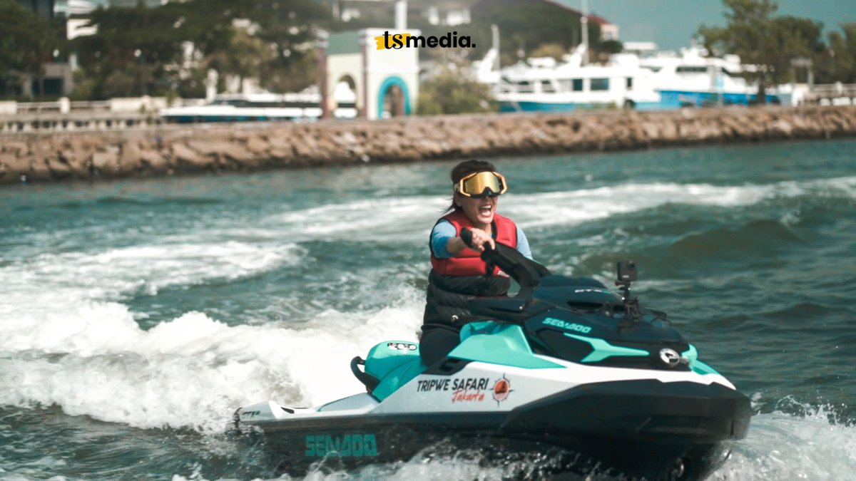 TSMedia_id's tweet photo. Saksikan episode 12 TS Signature yang akan membahas mengenai olahraga Jetski tayang sesaat lagi!
FULL VIDEO:
https://t.co/NGu2VQUI8J
#TSMedia #TSSignature #SigiWimala #LunaMaya #MarianneRumantir #Olahraga #Jetski #Ekstrem #Ancol #AncolBeach #AncolJakarta #JetskiFun #JetskiDaily https://t.co/Z0jYDjbjM4