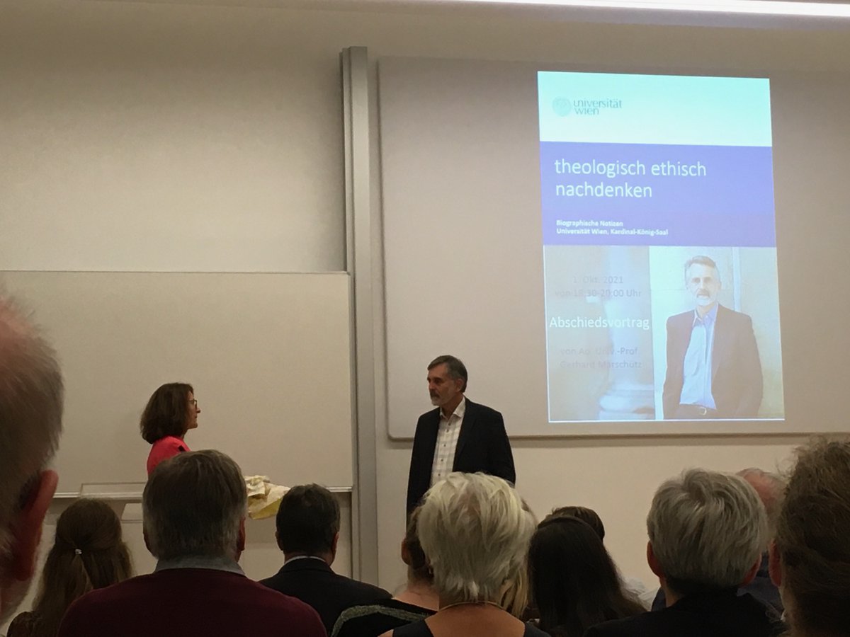 grosshannes's tweet photo. "#Ethik gehört zu den ältesten Wissenschaften und ist dennoch ungebrochen aktuell." Gerhard #Marschütz hat sich in den #Ruhestand verabschiedet an der @univienna, hier von Institutsdirektorin @SigridM91989280. Alles Gute für die Pension! https://t.co/frha7ZIbNj