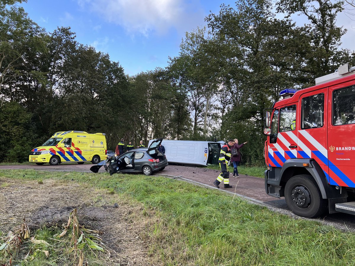 Boudewijn_Bos's tweet photo. Vrouw naar ziekenhuis bij ongeval op kruising, VOA doet onderzoek  #makkinga #ongeval https://t.co/hG385NPyho