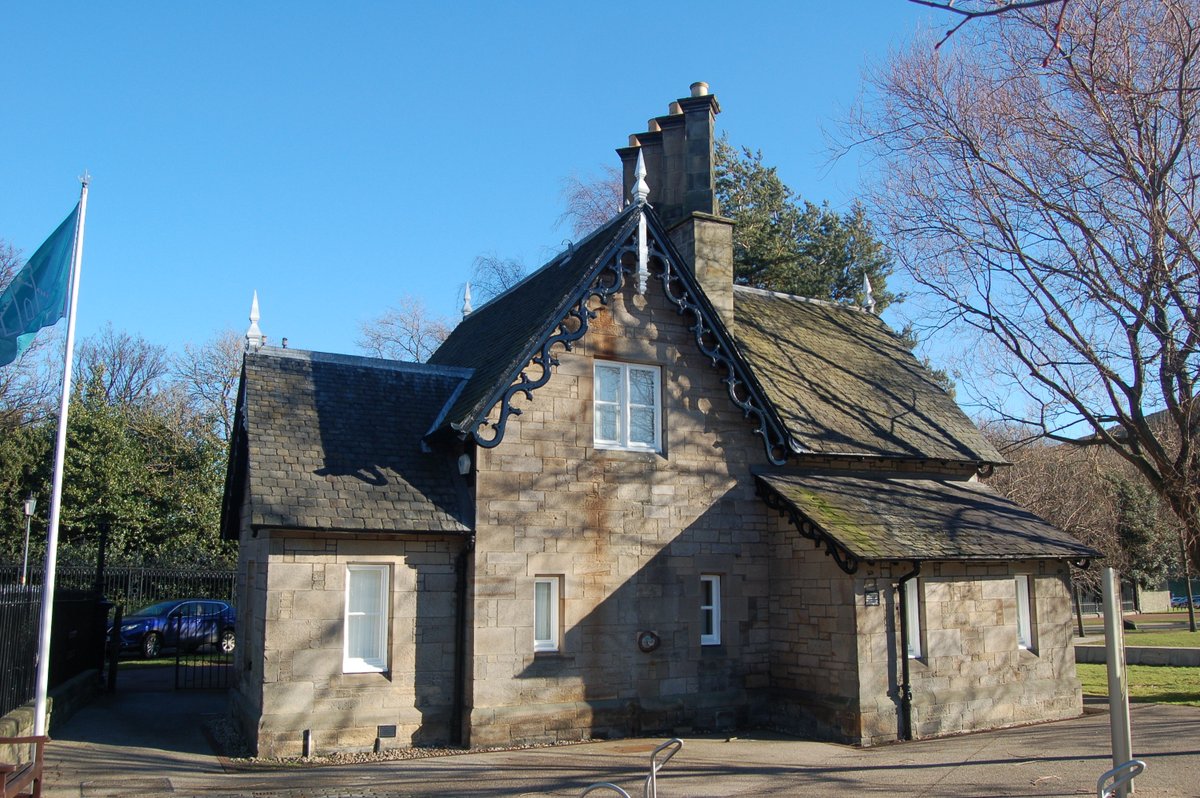 Scotland’s buildings – like you’ve never seen them before!🏠

These are thermal images, and they’re helping to care for Scotland’s historic buildings.

To celebrate energy efficiency day of #COP26, find out more about them, and how they’re being used, in our thread ⬇️ (1/6)