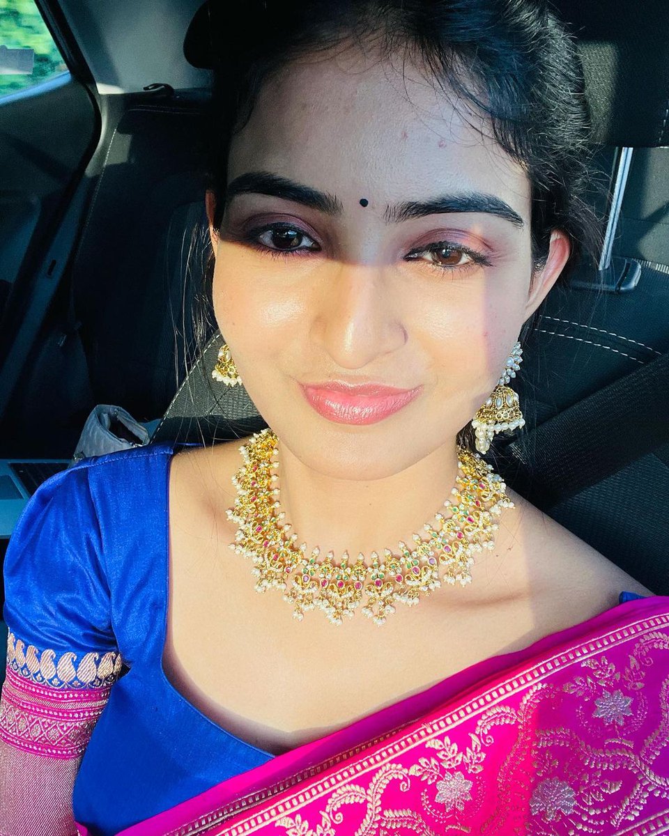 AnanyaNagalla's tweet photo. Happy Bathukamma ❤️

👗: @shravankummar
Stylist : #aksharabingi
#ananyanagalla https://t.co/iYyOJnNBem