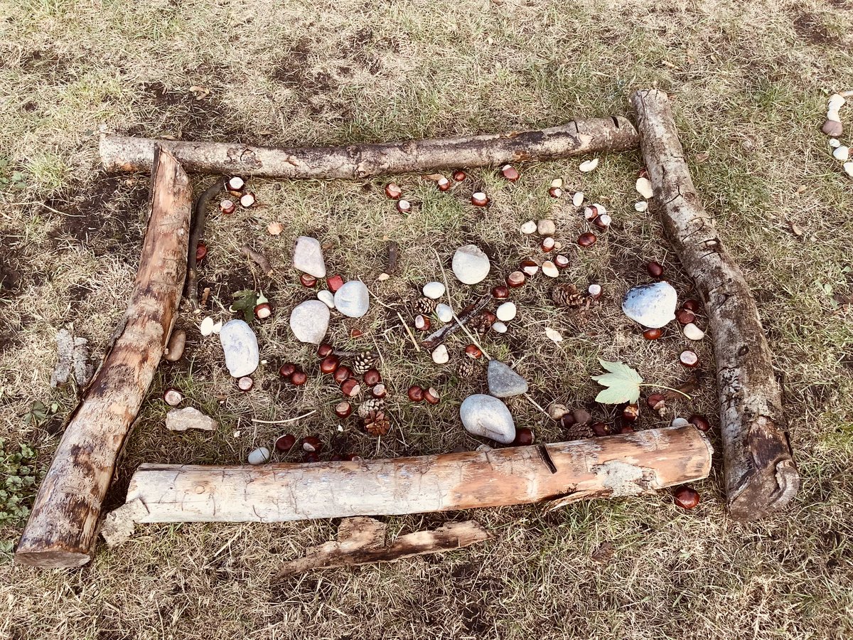 HTAClass1F's tweet photo. We used natural materials to create pieces of Ephemeral art in Ecoland. #HTAEcoland #HTAArt #naturalmaterials https://t.co/PxQ7Z1K0fP
