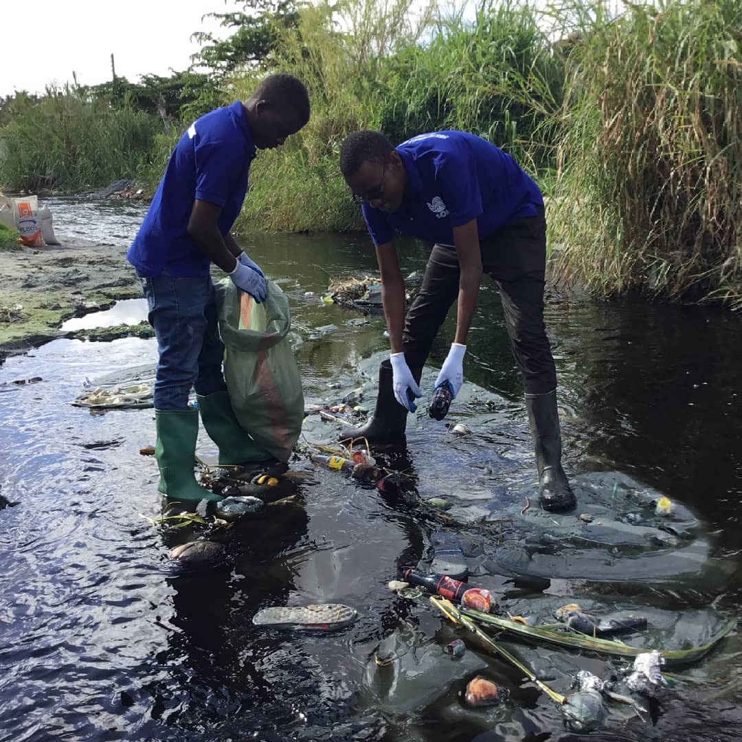SoahubTz's tweet photo. Water scarcity is not always the issue of drought its also the issue of #Sanitation like the water from this river totally polluted All thanks to industrial pollution.
Plastic bottles have taken a lead in the waste composition of this river
End #marinelitters from grassroots https://t.co/FcowcxC1G2