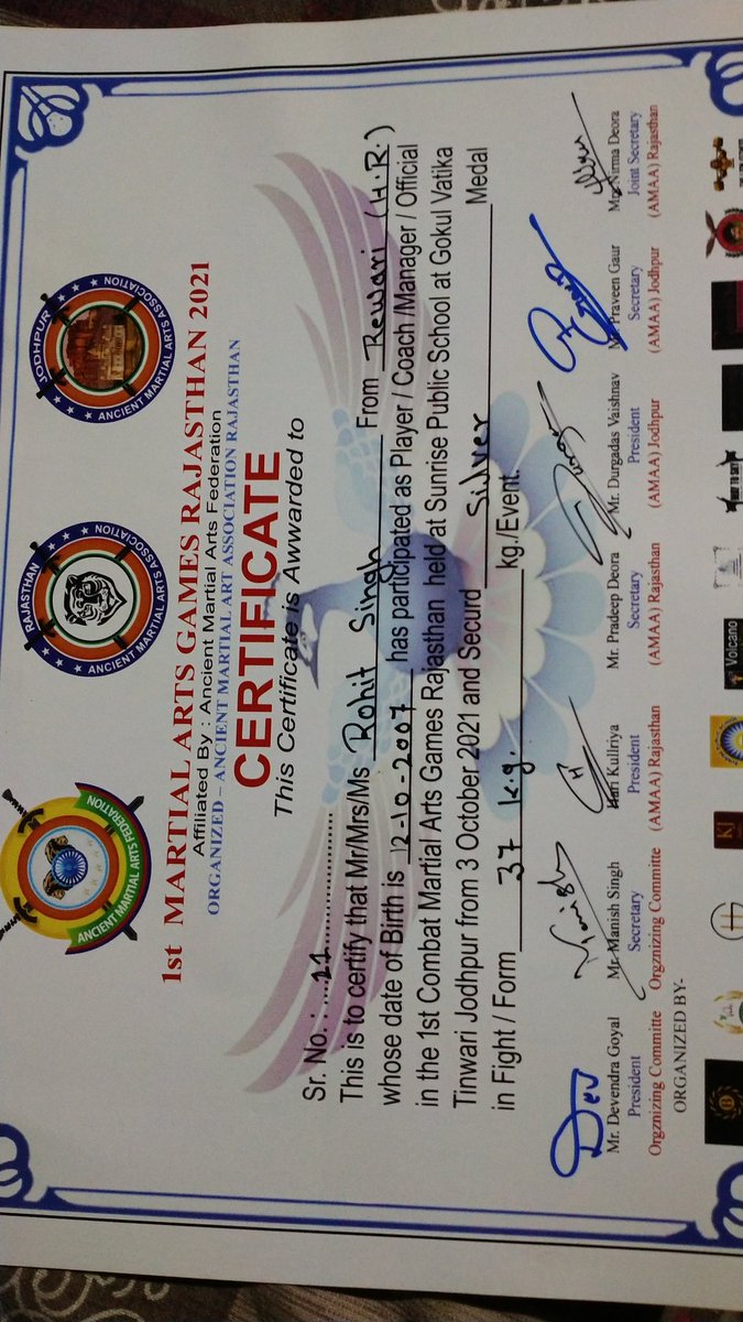 ParjapatiPooran's tweet photo. Jai mata di doston.
My son Rohit Singh won silver medal in Martial Arts Games held in Jodhpur Rajasthan https://t.co/8txUvNbFJ8