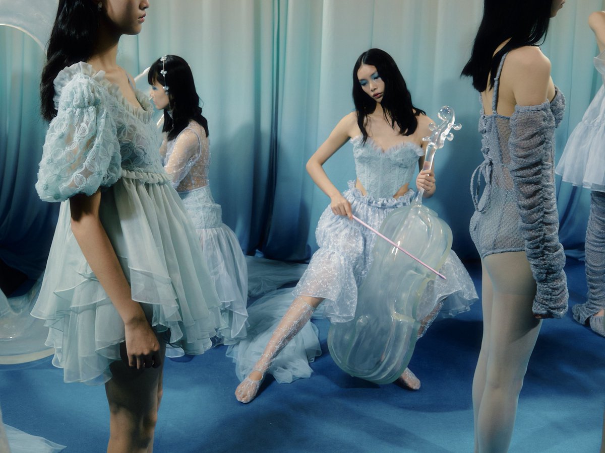 cafewindows's tweet photo. Pseudo/poems SS'22 backstage https://t.co/SV3v5aZlAZ