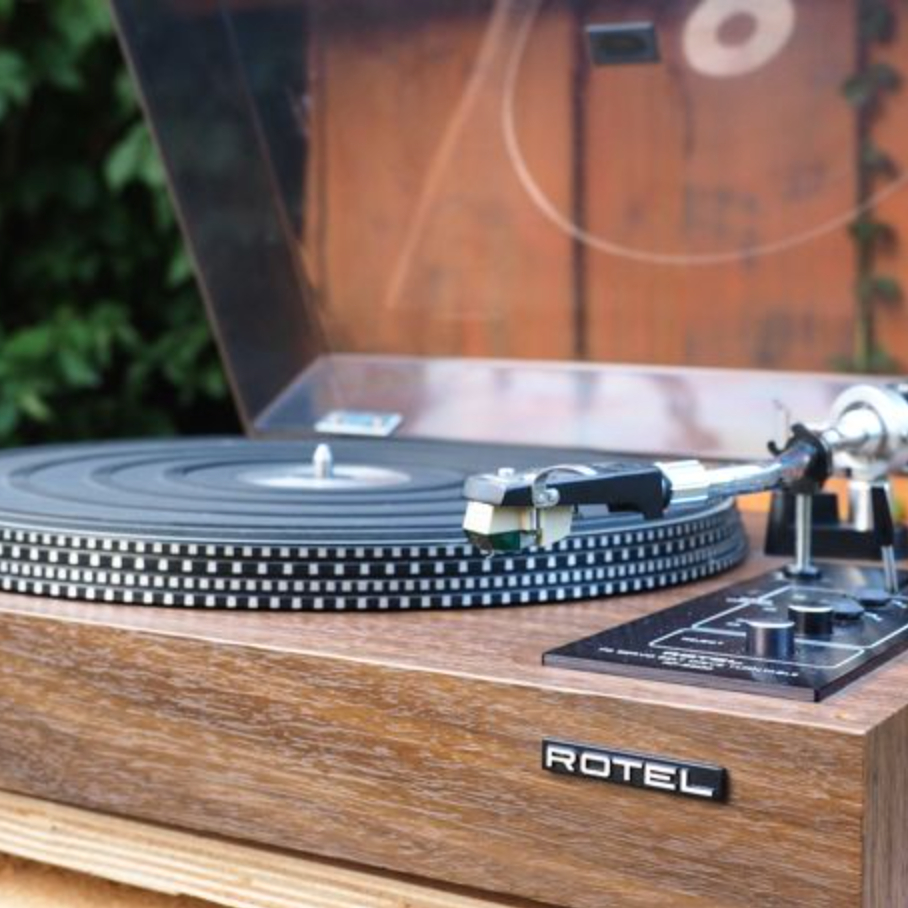 BIRCUSbeer's tweet photo. Wednesday Night is Vinyl Night at Bircus. Bring your records and listen with friends on our vintage system. Enjoy some good company, great beer and pizza all night long.
.
.
.
#vinyl #sansui #rotelhifi #fisher #technics #sl1200 #waxmage #limitededitions #craftbeer #drinklocal #on https://t.co/rzLP3YDu46