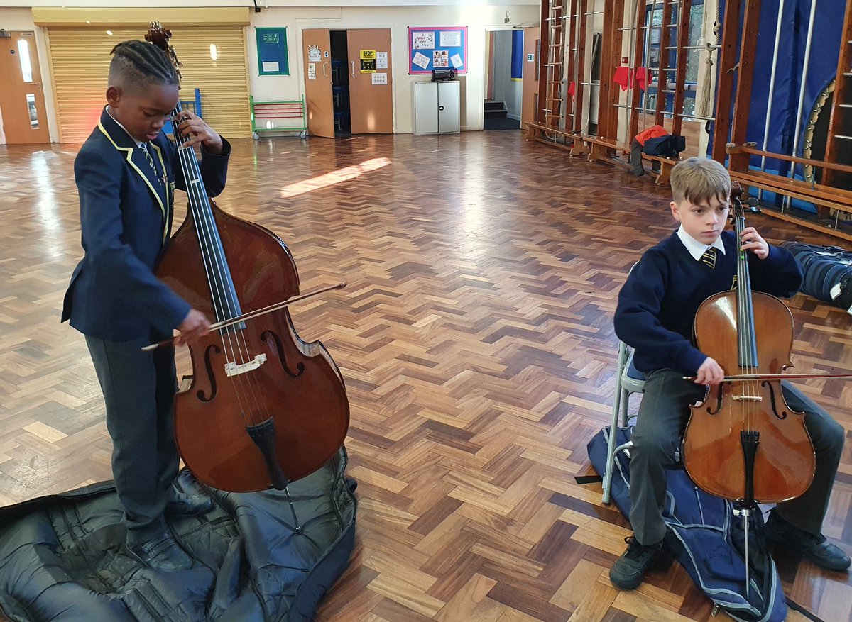 ststephensSW8's tweet photo. Fantastic music session with Lynn! 🎻👏 Keep it up boys! 🎼 @IHLambeth
#StStephensMusic #music #learningeveryday #LearningNeverStops https://t.co/cUgq5IzsgA