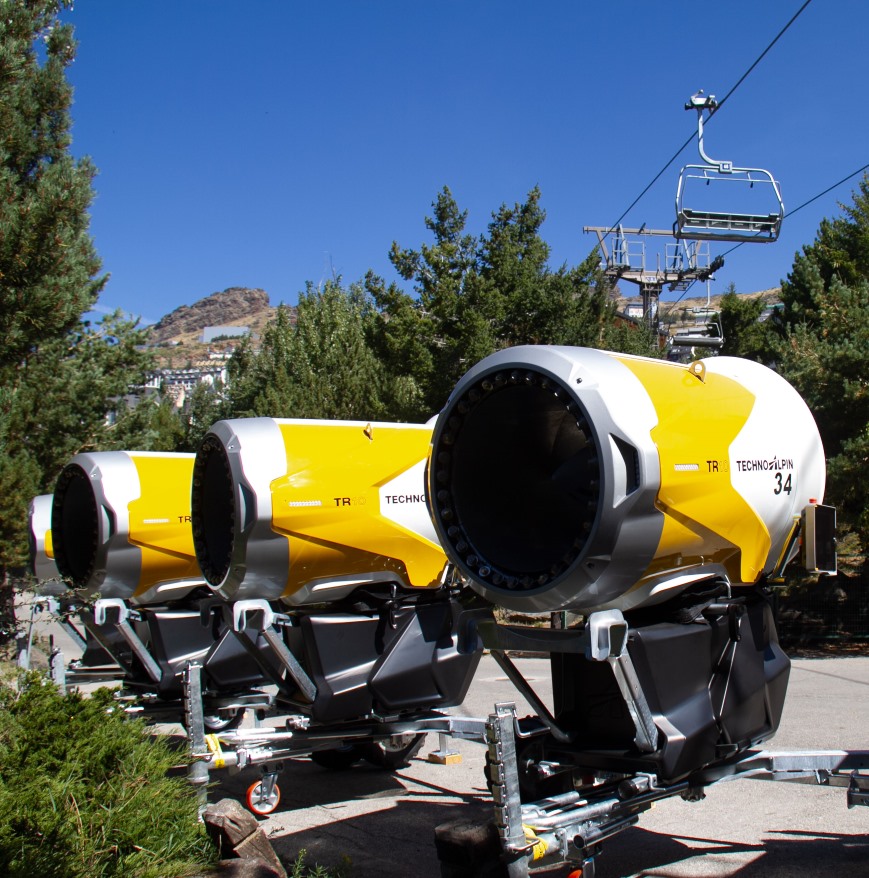 Sierra Nevada está instalando 77 nuevos cañones de nieve de última generación lugaresdenieve.com/?q=es/noticia/…