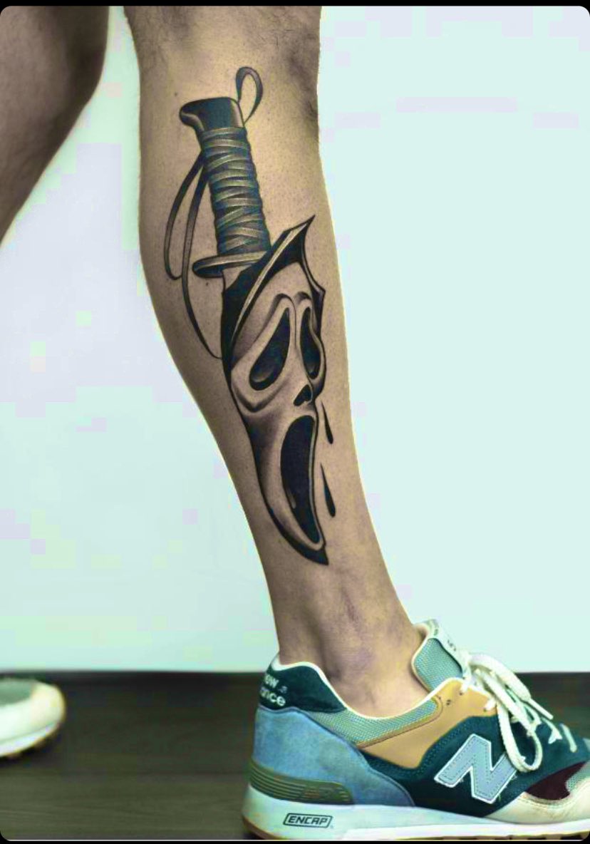 This is another shot of my #Ghostface #Scream #ScreamMovie #ScreamLaPelícula tattoo.

Kinda you might feel what does #Scream means to me, right?

<a href="/TylerGillett/">Tyler Gillett</a> <a href="/HiRadioSilence/">Radio Silence</a> @BettinelliOlpin we are R E A D Y for the trailer 🔪