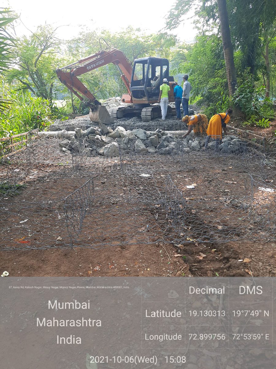 FoundationMuse's tweet photo. WE ARE BEING PLAYED WITH
On one hand officials convey to us that the work has stopped in Powai lake and on the ground, destruction continues. A british-era tactic we would say.
@my_bmc Stop this!!

#SavePowaiLake 

@my_bmc @adityathackeray @cmomaharashtra_ https://t.co/7xcvQPVKly