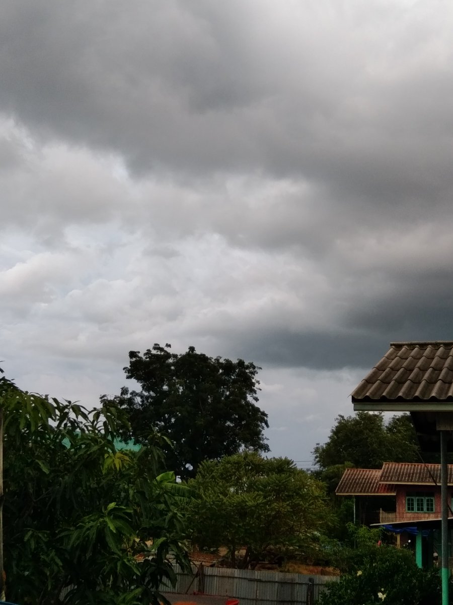 FAH4LAN9X's tweet photo. วันนี้คุณท้องฟ้าไม่สดใสเพราะฝนจะตก ฮรุก https://t.co/XE5pyYArbC