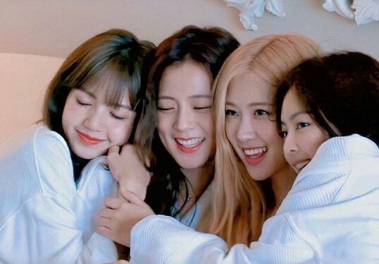 LThHunh60871223's tweet photo. Mọi người à ! Chúng ta đang đòi lại công bằng cho Lisa nhưng đừng kéo Soo,Jen và Chaeng vào cuộc vì hiện giờ các chị thuộc quyền quản lý của YG.
Vì hiện giờ có 1 số Lilies đang công kích 3 chị . #YGLetLisadoHerWork https://t.co/vJ16eDrtnO