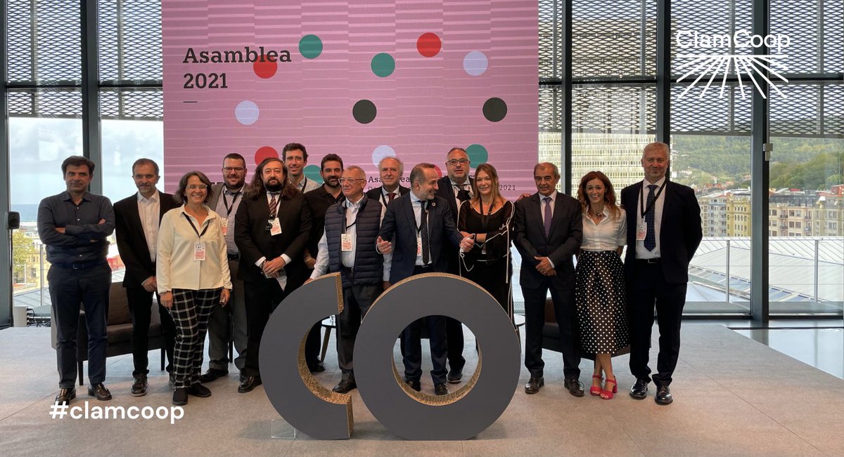 clam_coop's tweet photo. Está el #Photocall y el #PhotoCO 😉Foto de familia con representantes de las diferentes entidades cooperativas. Gracias @Coopsdetrabajo por una maravillosa #AsambleaCOCETA21 que hemos vivido con verdadera #ilusión ¡¡Enhorabuena a todo el equipo organizador!! #SomosCooperativas https://t.co/tqkIomavfz