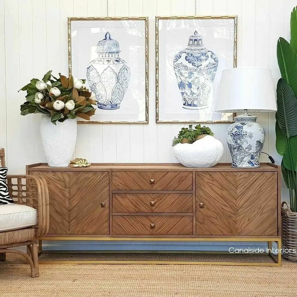 CanalsideInt's tweet photo. • HERRINGBONE •

Our LUST-WORTHY St Lucia Herringbone TV Sideboard is perfect for modern living with a sophisticated twist. 🤎🤎

The clean lines, #Herringbone detailing Weathered Oak finish, and understated gold base make it an effortless addition to … https://t.co/h4QeadUPOP https://t.co/nWjWDiGyq9