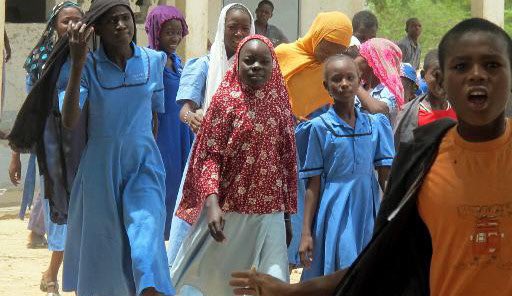 generationcm's tweet photo. Nous avons ciblé différentes zones : le Lycée technique de #Ngaoundéré, Lycée bilingue de #Belabo, Eglise anglophone de #Bonaberi, Lycée bilingue de #Kumba, Montée Anne Rouge "chez les enfants de la rue" #Yaoundé, Lycée bilingue de #Zoétélé. https://t.co/kl7RoIEzy1
