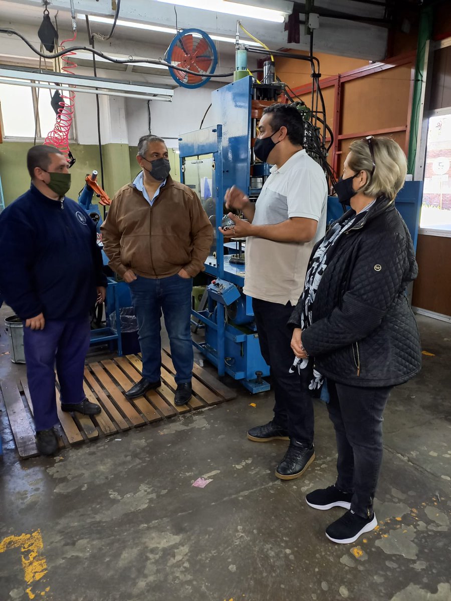 RadioEmpresaria's tweet photo. ✅ #FOCAVA Y #CEPBA ASISTEN A #PYMES VARELENSES. La presidenta de la @camarafocava, María Eugenia Ruíz (@mauge2702); y el titular de @Cepba, Guillermo Siro (@PCepba), encabezaron la visita a las empresas #CooperativaGalaxia y #PlasticosLires en el barrio #LaRotonda (hilo) https://t.co/ZFJTYjz5pb