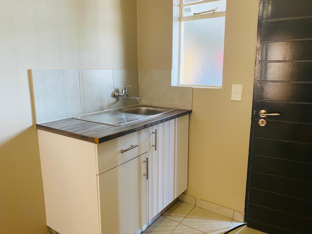 PrinceNdamase's tweet photo. I would also be disingenuous if I didn’t share that it warmed my heart when I visited Fleurhof in the West of Johannesburg and saw our people grateful to move in to places they now call home after years of waiting for shelter. #WhyIVoteANC https://t.co/cxhONDkVag