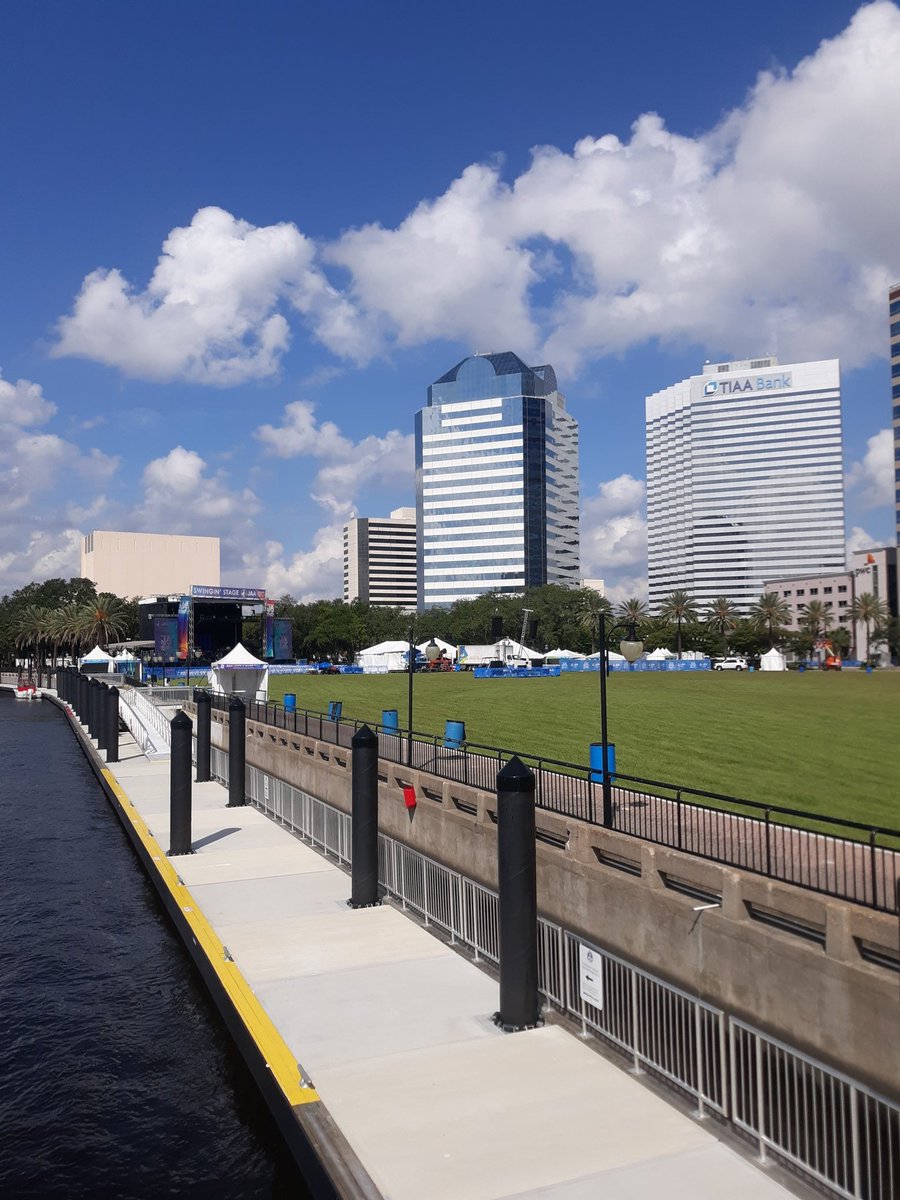 Downtown Jacksonville Jazz fest from M/Y Seadaddy with fam and friends #nfms #saltlife #duuuval