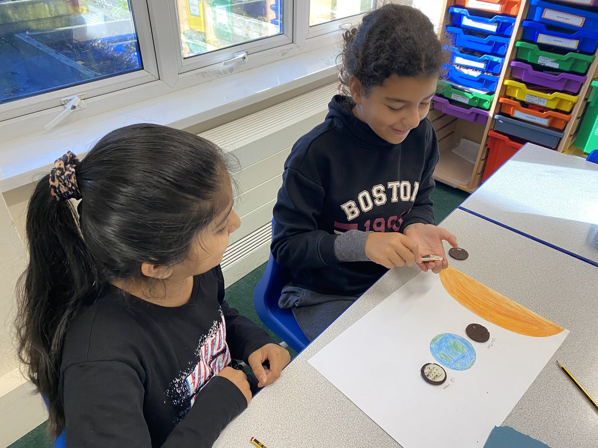 class_5p's tweet photo. An excellent morning taking part in some fun, practical science. We learnt the phases of the moon using Oreo cookies. https://t.co/2okMkdc2Mt