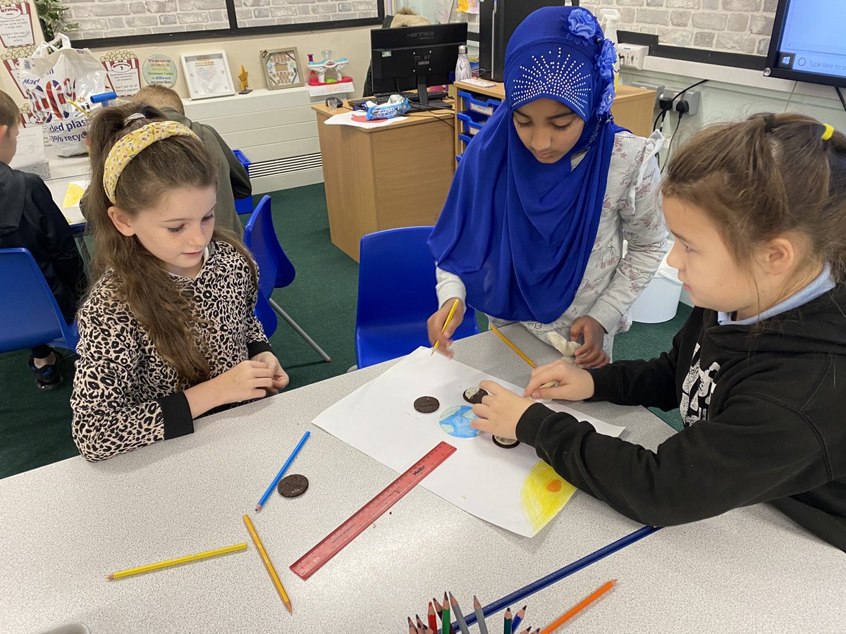 class_5p's tweet photo. An excellent morning taking part in some fun, practical science. We learnt the phases of the moon using Oreo cookies. https://t.co/2okMkdc2Mt