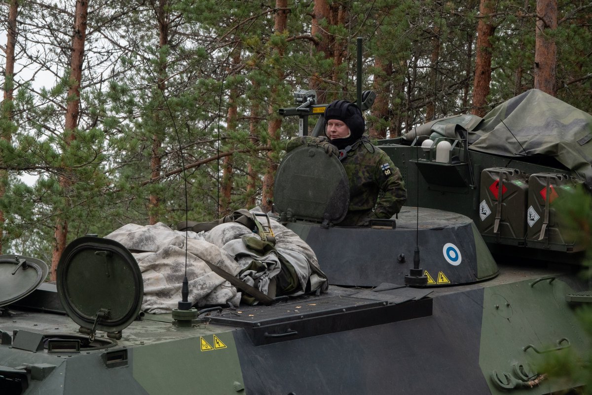 MaasotaK's tweet photo. MAASK ja #PSK mukana LEKA21:ssa! Kasi-taisteluharjoitus kÀynnistyi ja jatkuu 8.10.2021 saakka @PanssariPR johtamassa #LEKA21-harjoituksessa Pohjankankaalla. #PanssarikouluŽsta mukana on henkilökuntaa ja sotatieteen maisteriopiskelijat. #maask #nuolenkÀrjessÀ #maavoimat #panssari https://t.co/XZHWqOdaL4