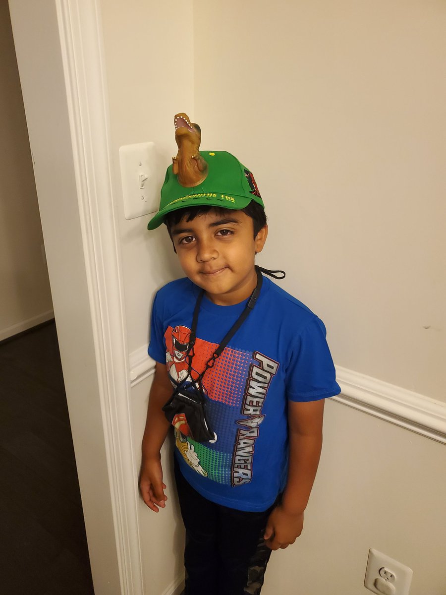 ManasaPeri's tweet photo. #spiritweek fun hat day!! @GoshenPostES https://t.co/3OPUXVTfeK