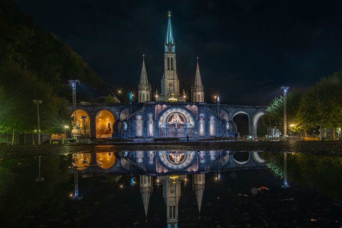 Robelighting's tweet photo. At the beautiful Notre-Dame-du-Rosaire in Lourdes, France, #lightingdesigner Bruno LE VACON (BLEV) worked with the integration team at ACE EVENT & created a new design using 80 Anolis Lighting #Divine, #Eminere, #ArcSource & #ArcPar LED luminaires. (📸 Olivier Hannauer) https://t.co/Ie68yJ6ywZ