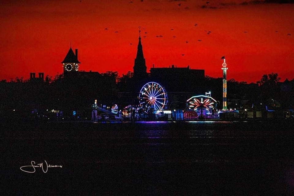 VisitNewBern's tweet photo. We are so excited for MumFest this coming weekend; attractions, entertainment, exhibitors, great food, family fun and so much more. See you there! #mumfest #familyfun 📷 Susan Williams https://t.co/njKSOmImom
