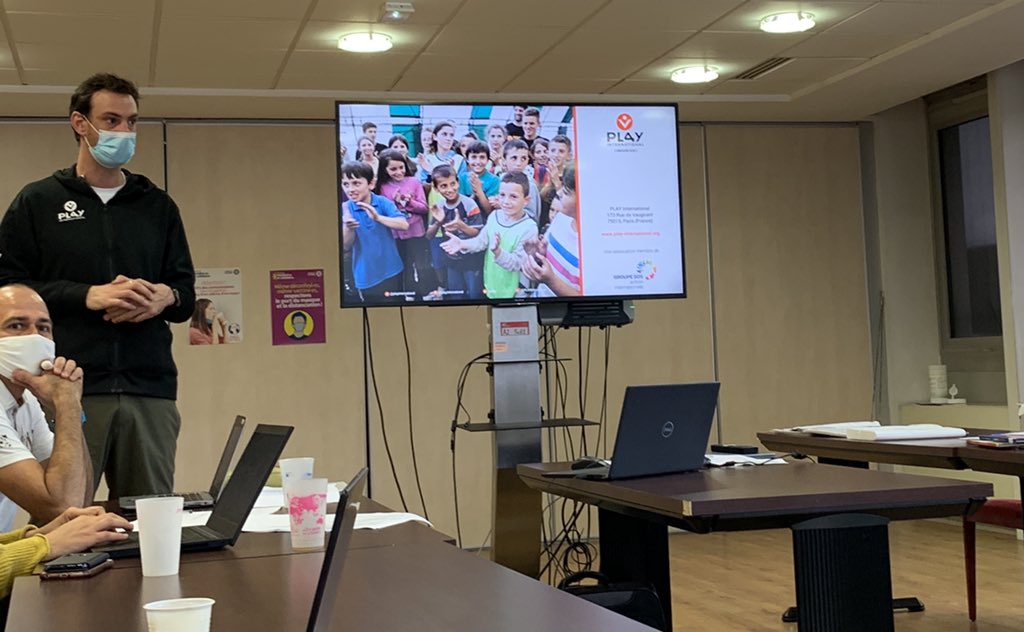 damiencousquer's tweet photo. Ce matin, temps d'échanges coanimé par l'Éducation Nationale, @pl4y et la DEJ (direction éducation jeunesse) sur la continuité éducative sur le secteur 6 🏀 Une bonne entrée en matière pour rencontrer les différents intervenants &amp; collègues 🏃🏻‍♀️🏃🏻‍♂️ https://t.co/dwykLMa8HE
