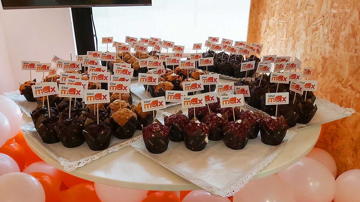 foundever_spain's tweet photo. El viernes pasado Sitel MAX cumplió dos años, ¡y así lo celebramos en nuestros hubs de Sitel Spain! 
Sitel MAX convierte a nuestros empleados en participantes activos en su propia experiencia y fomenta una cultura empresarial de mejora continua. Más info: https://t.co/ABvJNyJGP8 https://t.co/N4gpLRJOkf