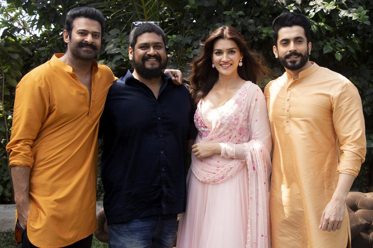 Birthday wishes to #Laxmana from the sets of #Adipurush 🏹 Shree Rama, Shree Laxmana, Sita Devi

#HappyBirthdaySunnySingh wishes on Facebook, Instagram, Twitter from #TeamAdipurush 

#Prabhas #KritiSanon #SunnySingh #SaifAliKhan #RajeshNair #BhushanKumar #PrasadSutar