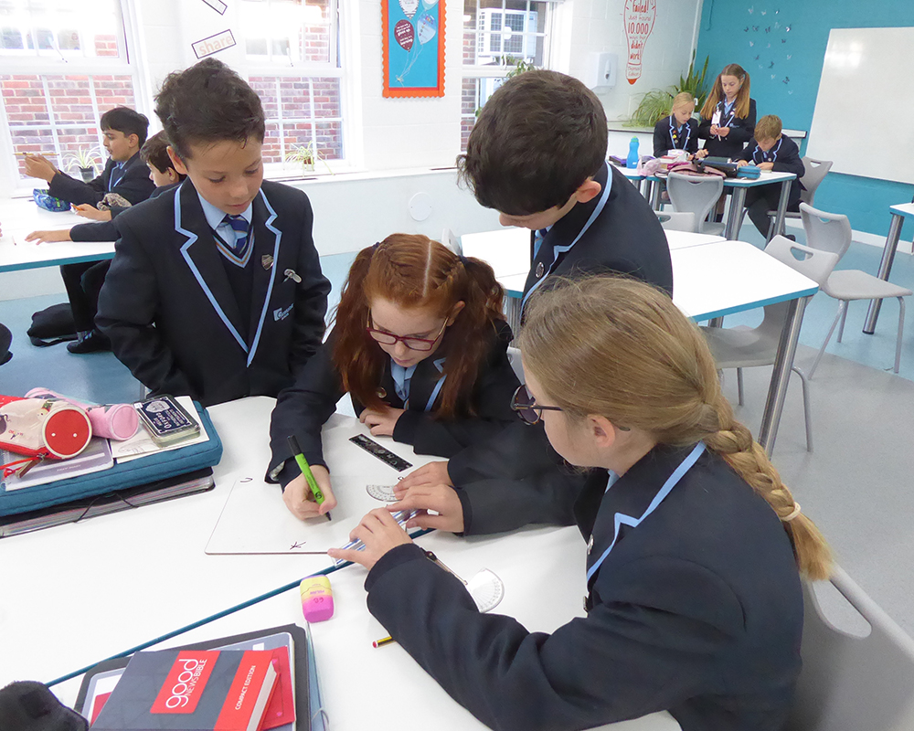 GayhurstSchool's tweet photo. Year 6 have been exploring how to draw triangles accurately from a given set of properties #mathsangles #followinginstructions #ELDRIC https://t.co/7tI5UJ8faB
