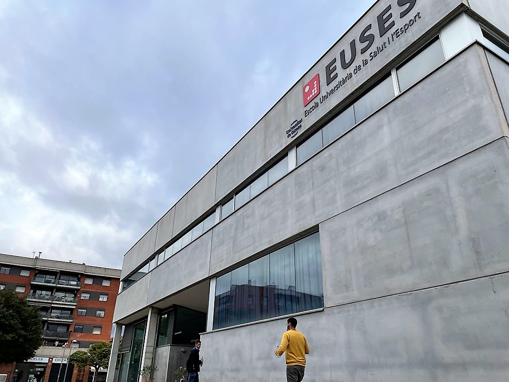Cati_Girona's tweet photo. Adjudiquen els primers pisos municipals de Salt (el Gironès) per al lloguer d'estudiants universitaris. Són habitatges pensats per compartir entre tres joves pagant una mensualitat de 200 € cadascun. @ViladeSalt 

Més notícies a:
https://t.co/ZnZFWS2j6u https://t.co/sz5kVmor8p