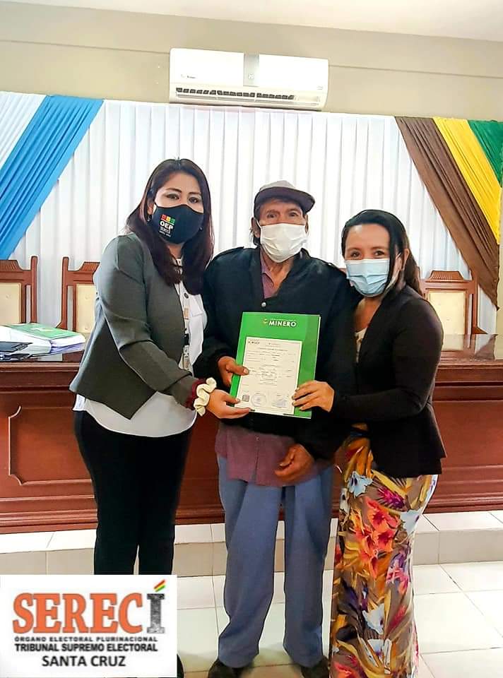 SereciSantaCruz's tweet photo. #SERECÍInforma

El Servicio de Registro Cívico de Santa Cruz realizó inscripciones de nacimiento de personas mayores de las Comunidades del Municipio de #Minero. 

#SERECÍ cada vez más cerca de ti! https://t.co/mCs59iG57X