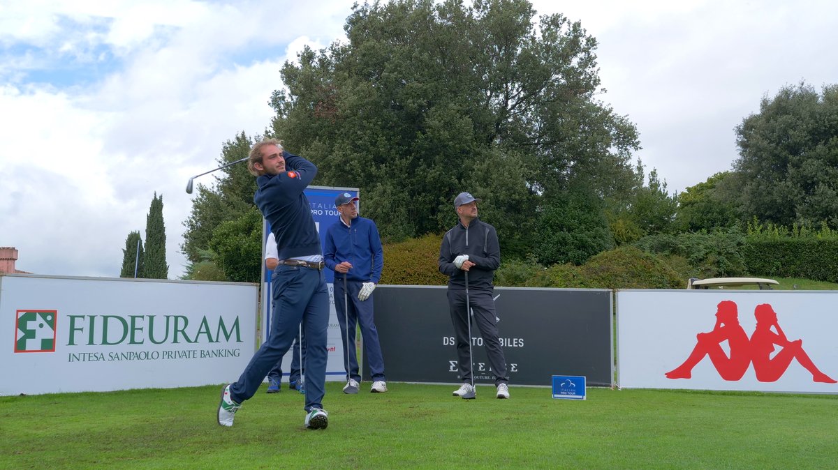 FederGolf's tweet photo. 📌 Golf Nazionale Alps Open
🏌️La Pro-Am Presented by Porsenna Soluzioni per Comunicare va al team guidato dal francese Franck #Daux.
🔜 Appuntamento a domani con l'inizio della penultima tappa dell'Italian Pro Tour e dell' Alps Tour 2021.
👉 https://t.co/DgMs4NJv5P https://t.co/GptTOghEKJ