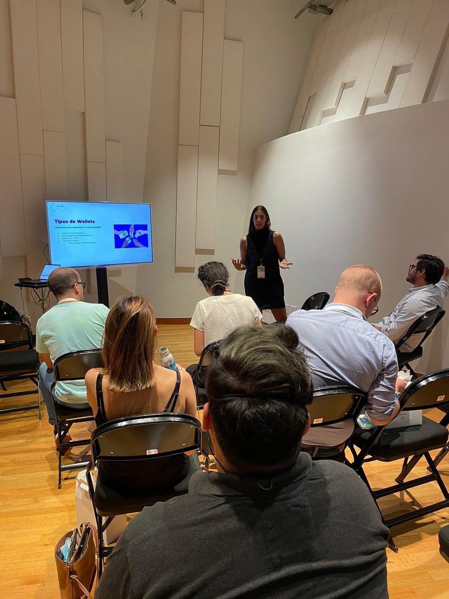 paxful_LATAM's tweet photo. Renata Rodrigues en la Bitcoin Academy de Miami educando a activistas en derechos humanos sobre #cripto es todo lo que está bien en el mundo 🙌
#OsloFreedomForum #humanrightsfoundation #TruthIgnited #Bitcoinacademy https://t.co/O90DrTxUfv