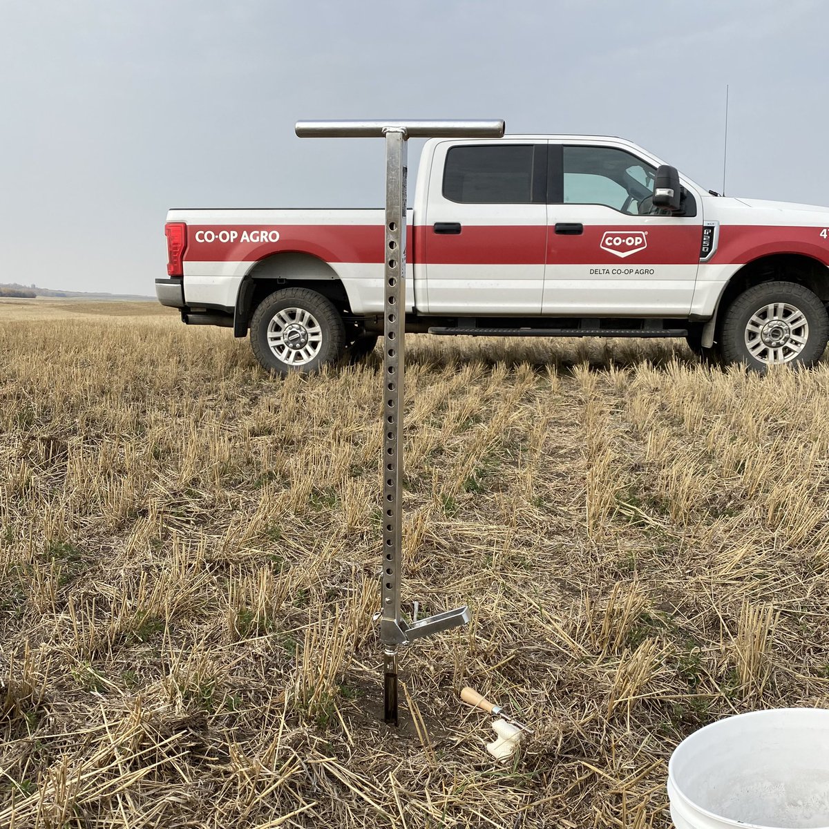 DeltaCoopLTD's tweet photo. What’s in your soil? In a year where fertilizer prices are at record highs, we have been busy taking samples for our valued customers. The second picture shows variation in the 0-6” layer in 2 separate fields only a few miles apart! #AgTwitter #Sample21 https://t.co/0Cn8BZLtdf
