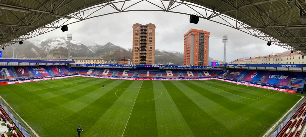 SDEibar's tweet photo. ℹ️ Ipuruan jokatuko da igandeko @RealSociedadEUS B-ren eta @SDP_1922-ren artekoa
Eibarrek aintzat hartu du Realak partida Ipuruan jokatzeko egindako eskaera. Neurketaren kudeaketaz talde txuri-urdina arduratuko da
https://t.co/xPCzIKaQjB https://t.co/PwEaCvWXgj