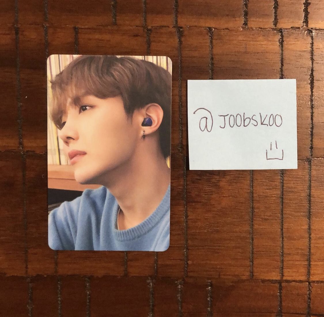 ogdynamight's tweet image. WTS Hobi Samsung Galaxy Buds+ Photocard 
Price: $10 
Stamped shipping, US only !
#btspcsale #btsphotocard #hobipc #hobipcsale #WTSBTS #BTSWTS #junghoseok #jhope
The @ was Depop @ but I got banned so I’m gonna try selling it here.