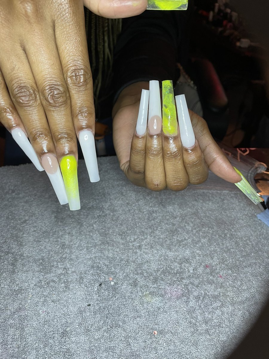 krylicxbytee's tweet photo. @AsianDaBrattt 📍ATLANTA NAIL TECH 💅🏽💅🏽 Reasonable Prices, 5 week retention. IG: @ Krylicxbytee 💓💓 https://t.co/UzodNnfVw9