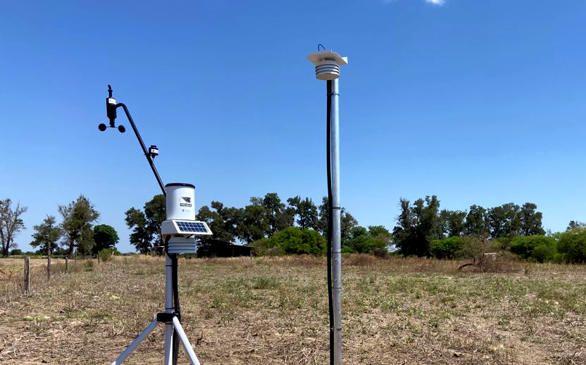 AgroApp_ARG's tweet photo. Km 1420 recorrido.📍Villa Robles.
Nos encontramos en el campo de don Jaime.
Seguimos sumando equipos para hacer cada vez mas grande la red de estaciones. #innovemosatodoterreno #ProduccionResponsable #SigamosCreciendo #ClimadePrecision https://t.co/BX3JGxKtZJ